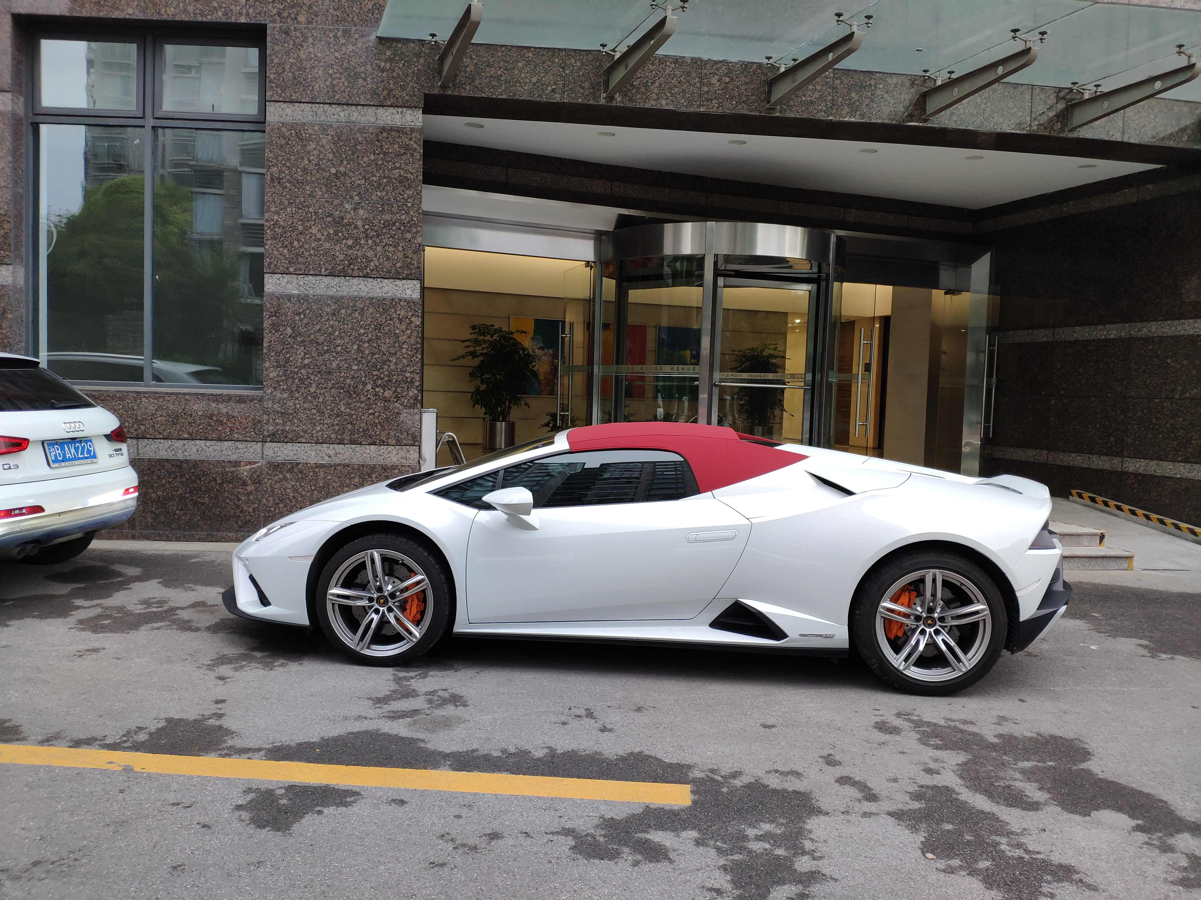 上海豪华汽车租赁，超跑可自驾，轿车可自由选择