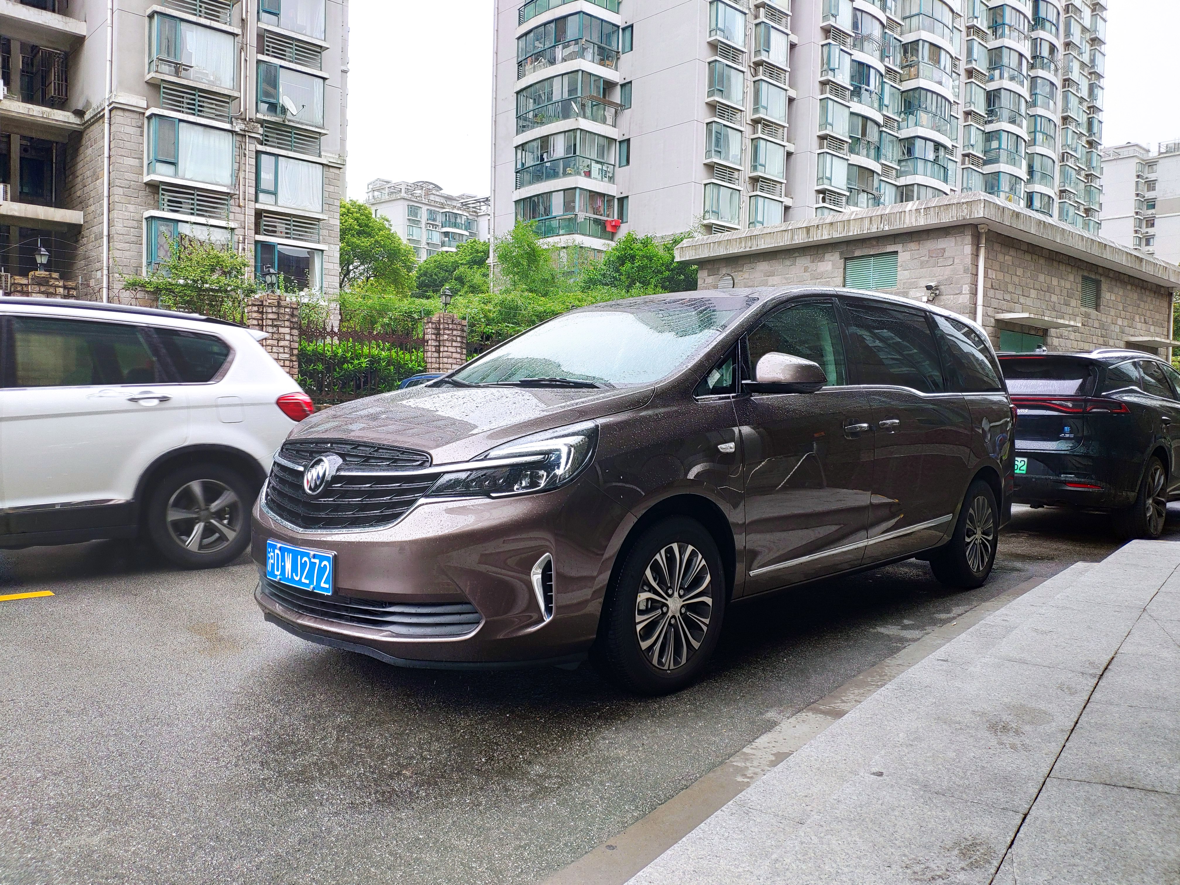 上海嘉定区汽车租赁，出租各类豪车