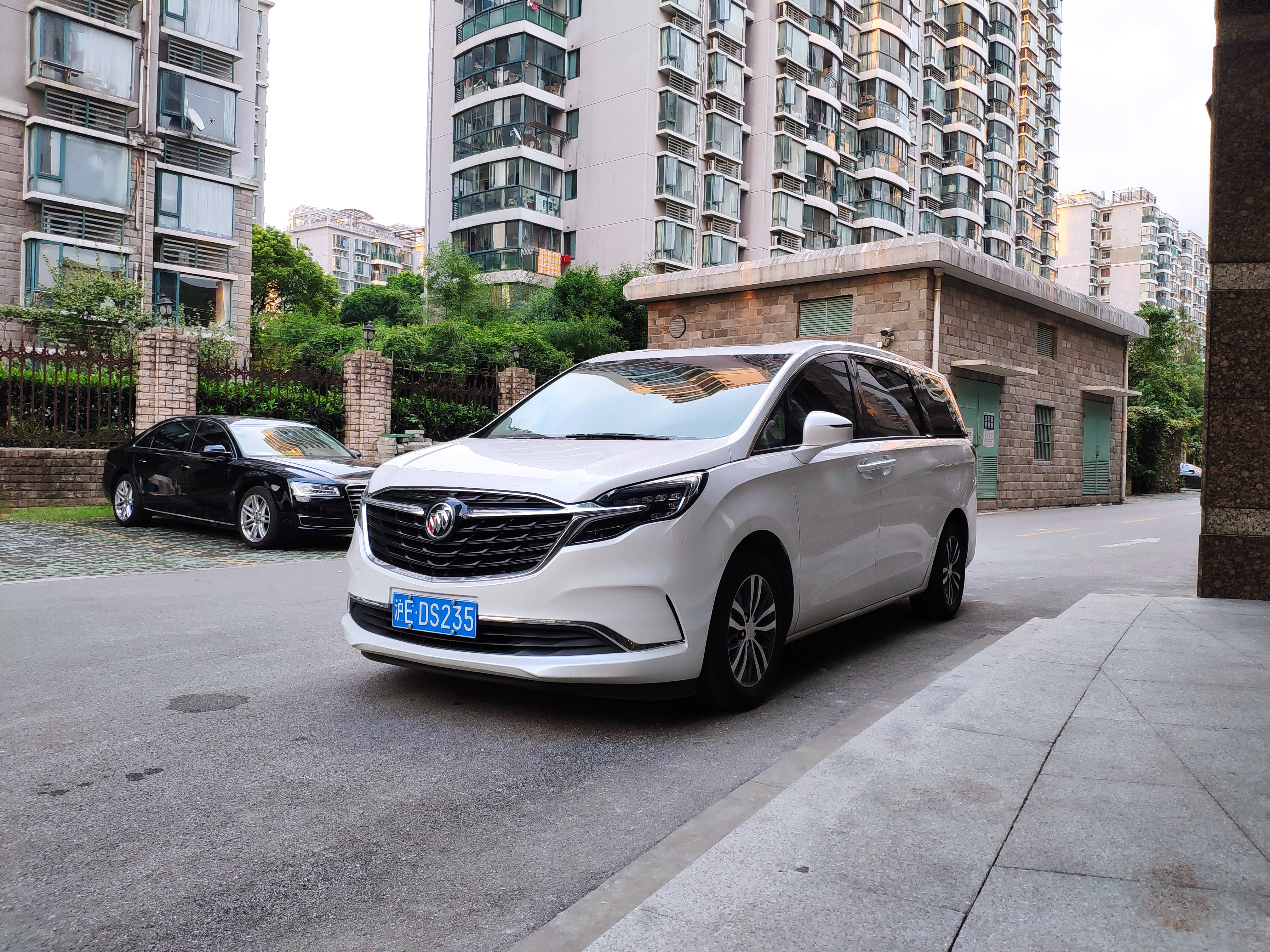 上海汽车租赁。商务车出租租车